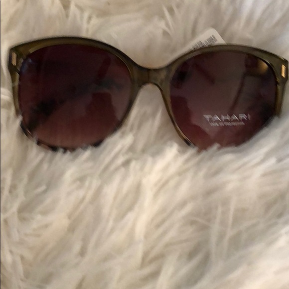 Tahari Accessories - TAHARI Olive Green / Gold Sunglasses